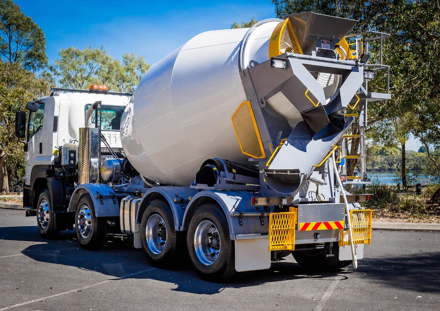 Kingpin Engineering concrete agitator drum mounted on a truck chassis